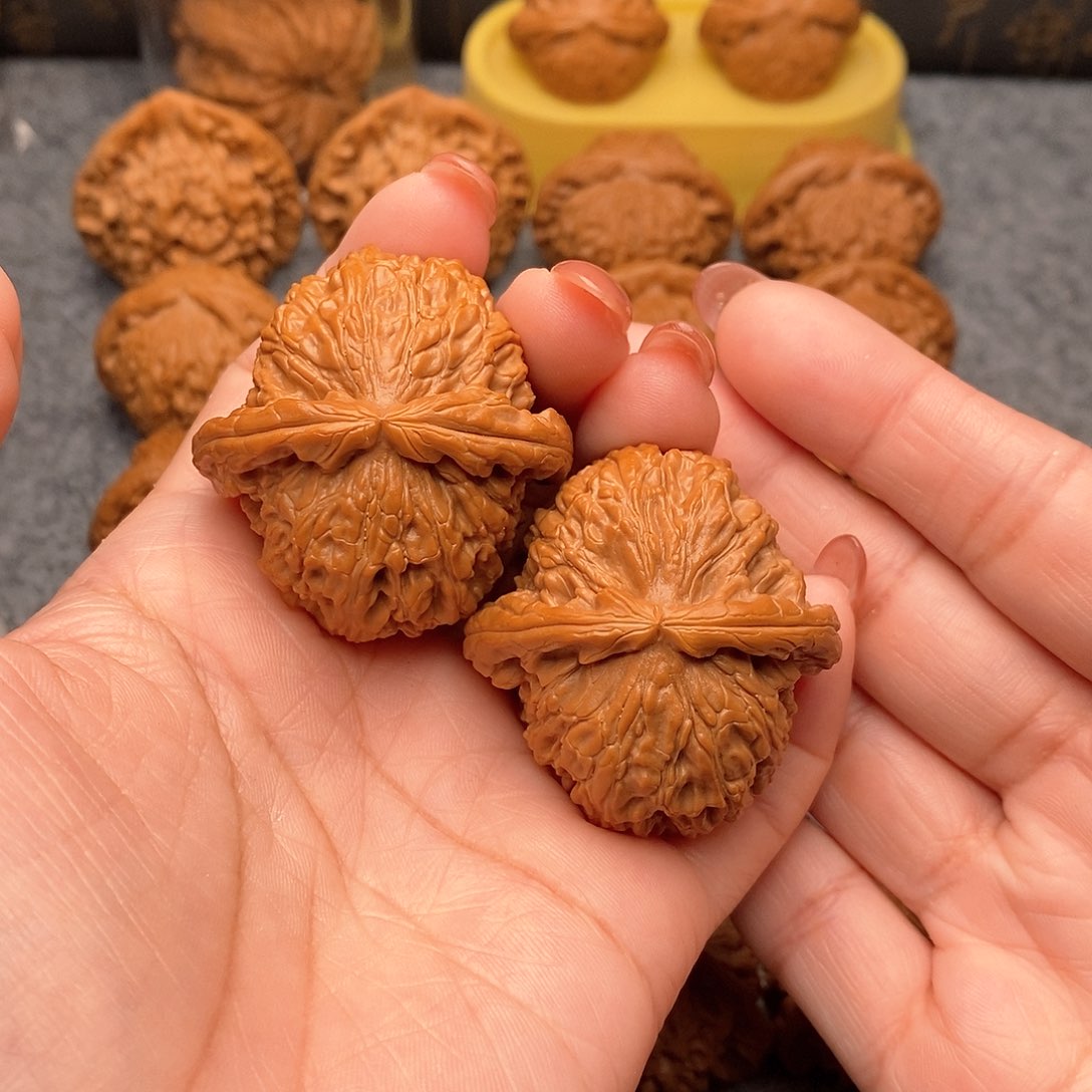 文玩核桃把件精品特价白狮子42