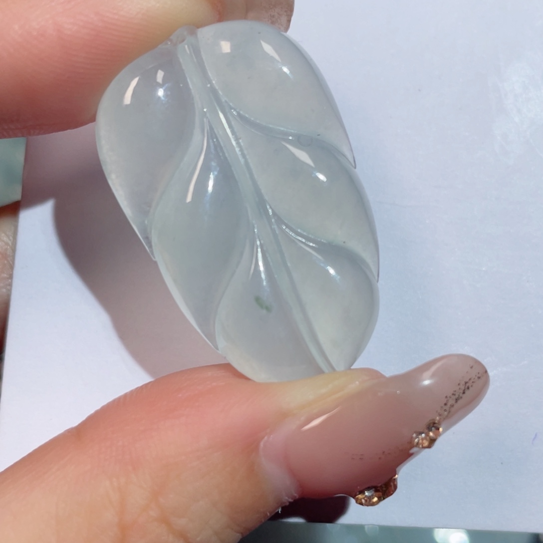 翡翠颈饰未镶嵌叶子