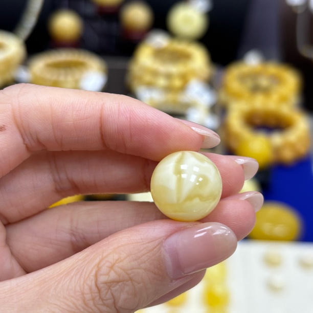15.7mm带皮色·小妖珠宝天然原矿琥珀蜜蜡