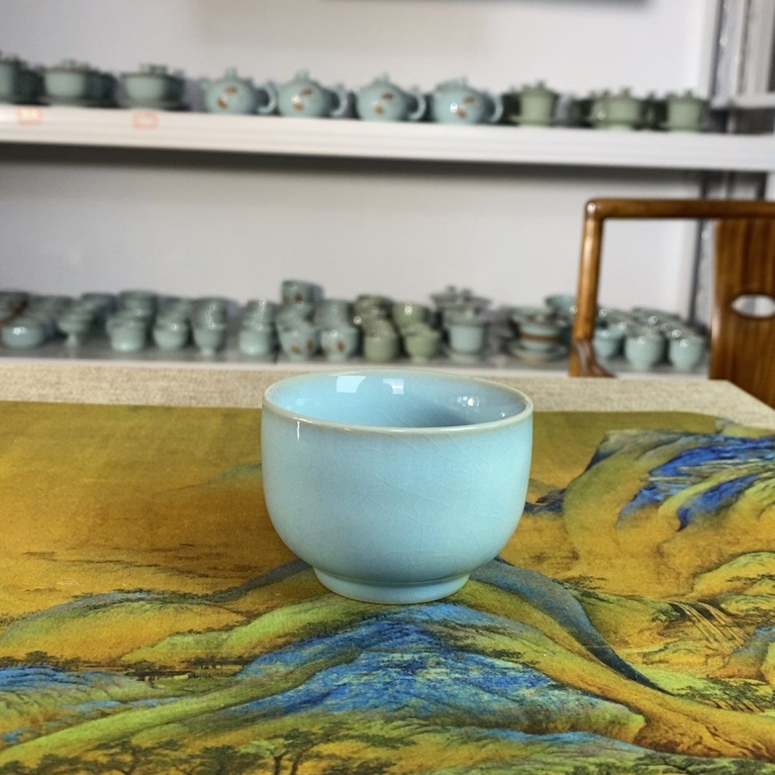 【闪购商品】天青罗汉杯微微瑕。。。。。。。