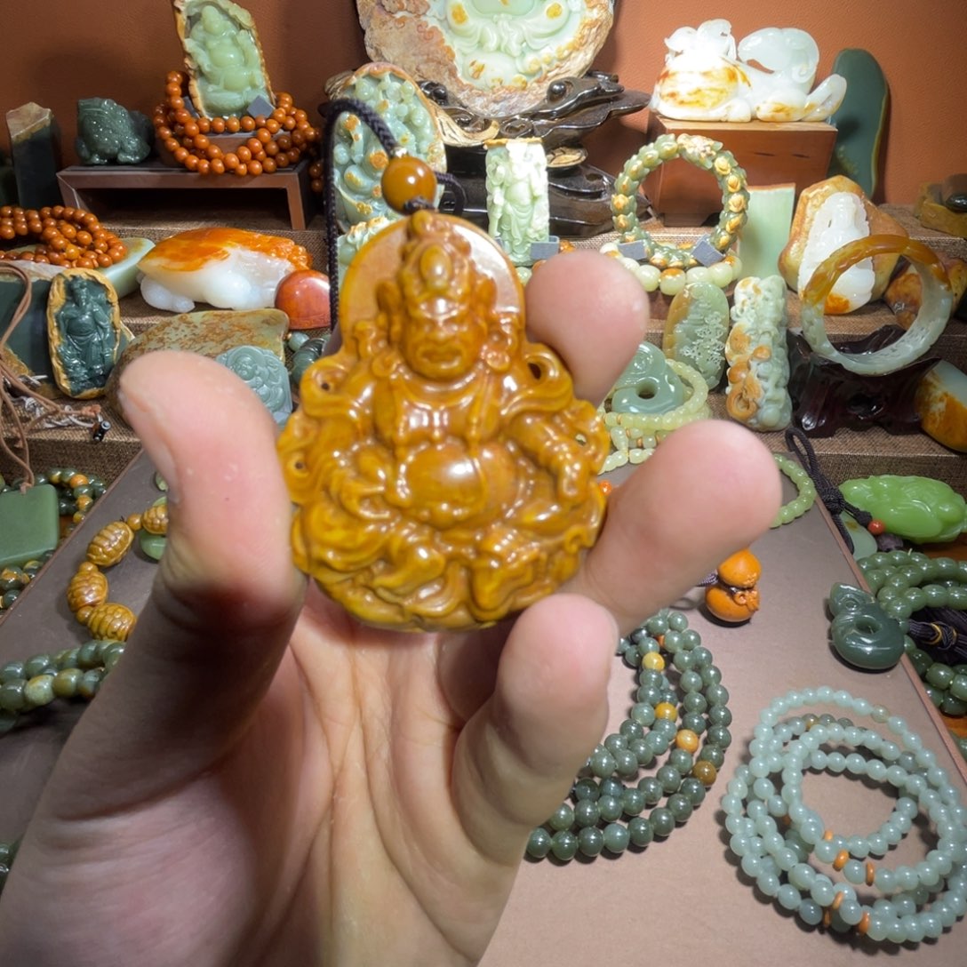透闪石质玉黄财神未镶嵌