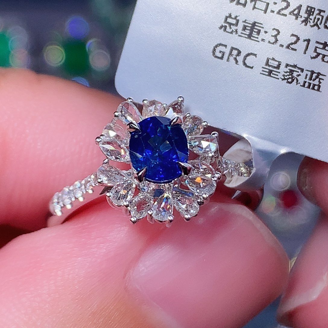 蓝宝石18K金镶嵌戒指