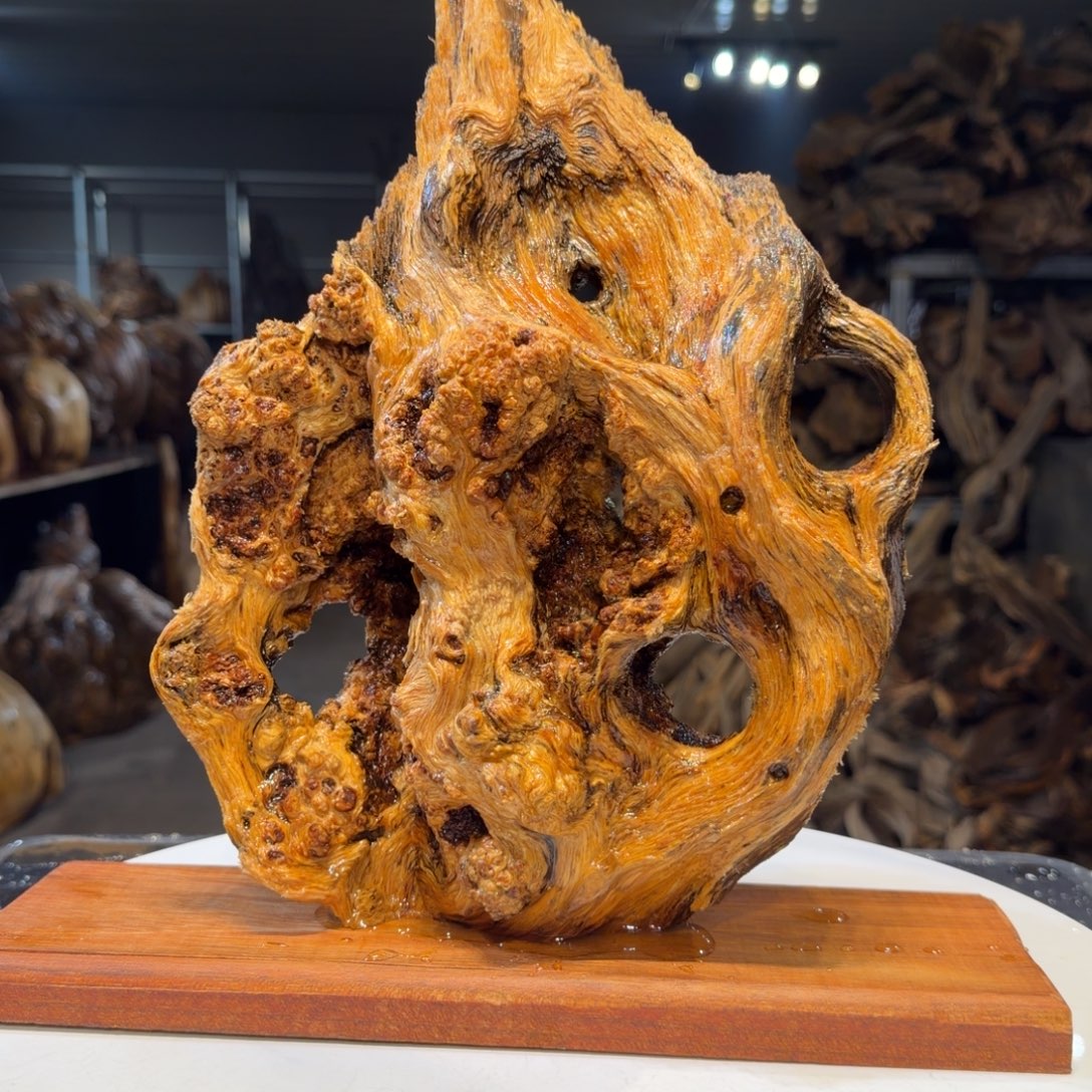 难***涂木王一刀琥珀木摆件B48