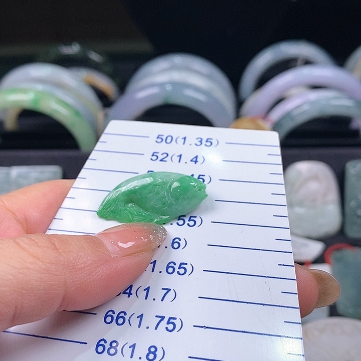 翡翠颈饰未镶嵌鱼