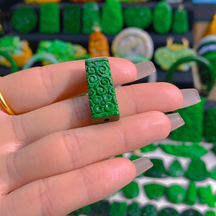 【闪购商品】翡翠未镶嵌颈饰方糖