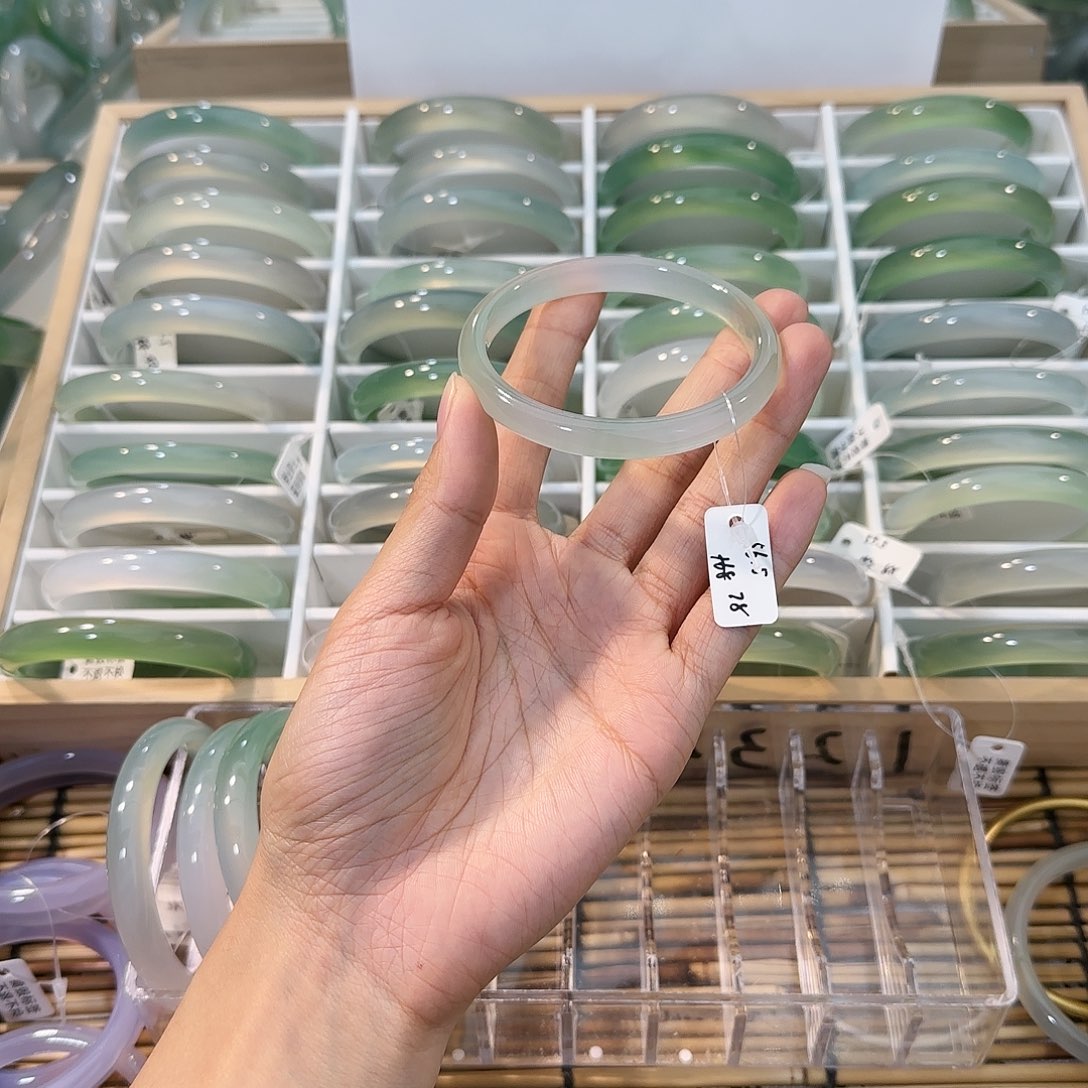 玛瑙/玉髓未镶嵌手镯圈口56.5