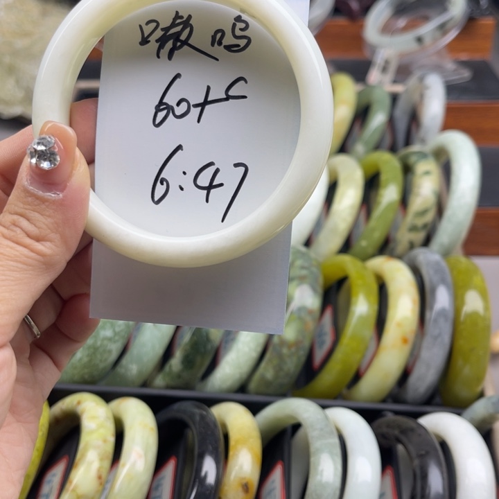 嗷***呜蛇纹石玉未镶嵌手镯