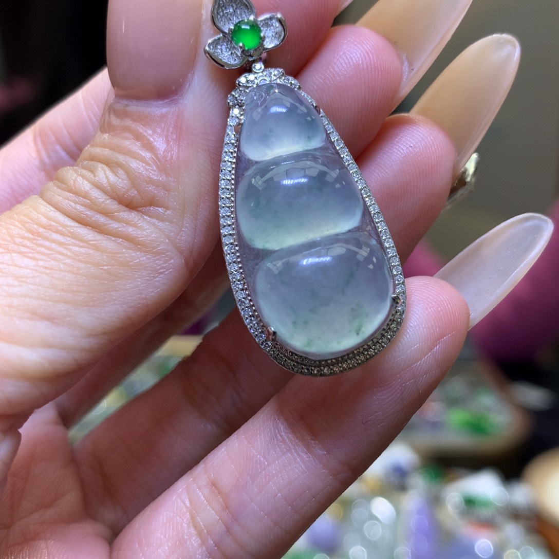 颈饰18K金镶嵌翡翠