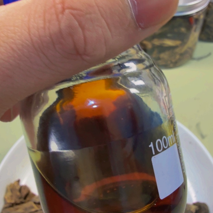 沉香海南蓝宝石超临界精油