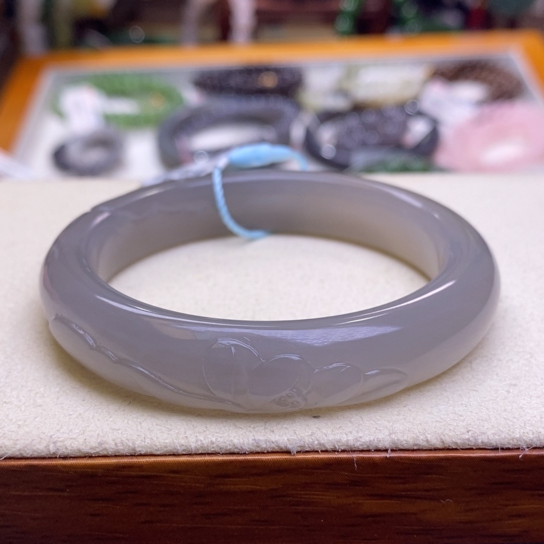 和田玉未镶嵌颈饰冰烟紫雕花手镯53.2圈口