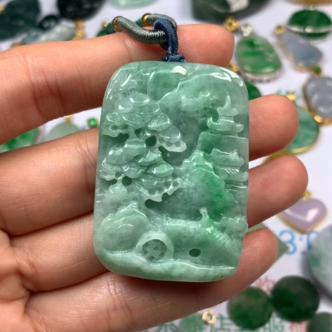 翡翠颈饰未镶嵌翡翠