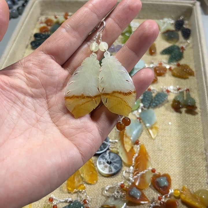 蛇纹石玉耳饰未镶嵌
