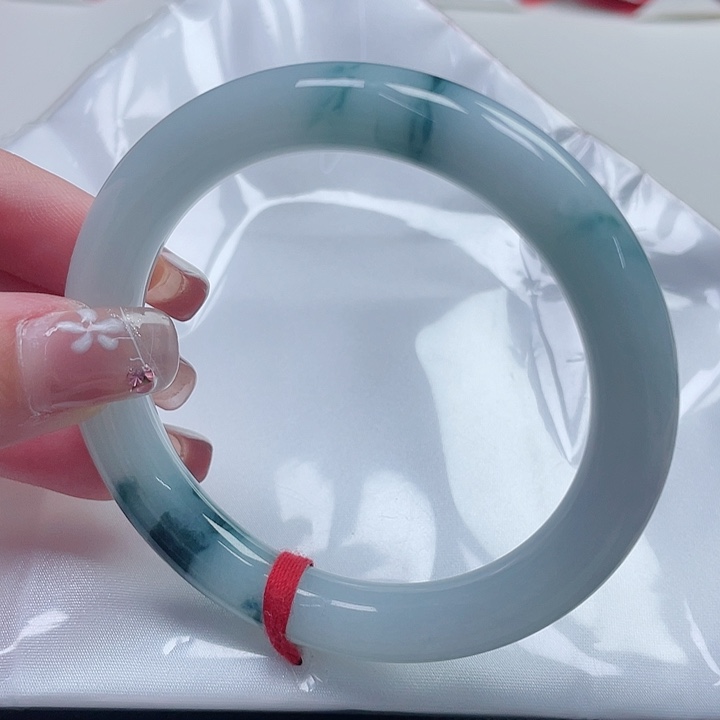 翡翠手镯未镶嵌缅甸