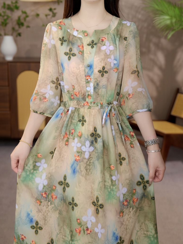 【晨露微光】新款显白气质优雅连衣裙21160