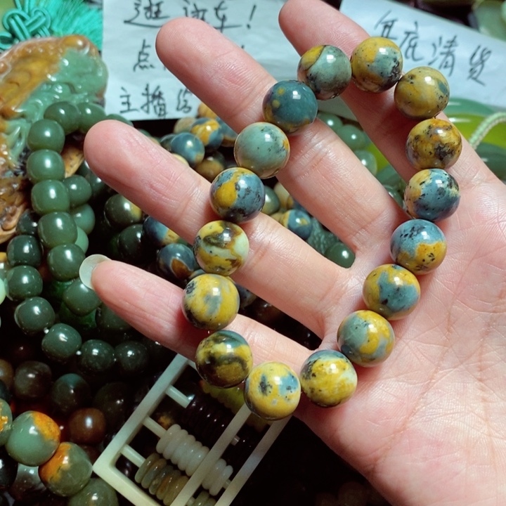 蛇纹石玉颈饰未镶嵌