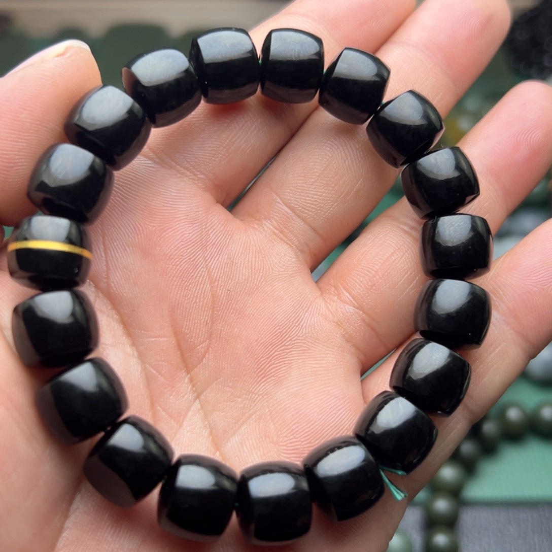 和田玉手链未镶嵌＝卡12