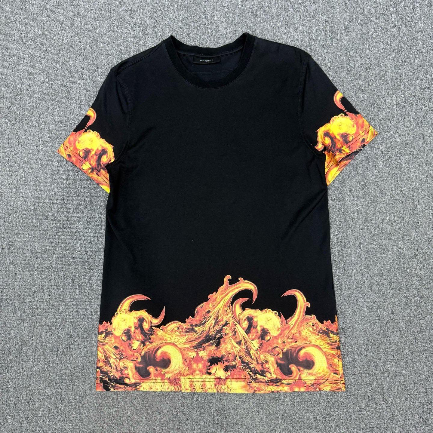 95新 Givenchy/纪梵希 14319636 黑色火焰下摆短袖 S码95新