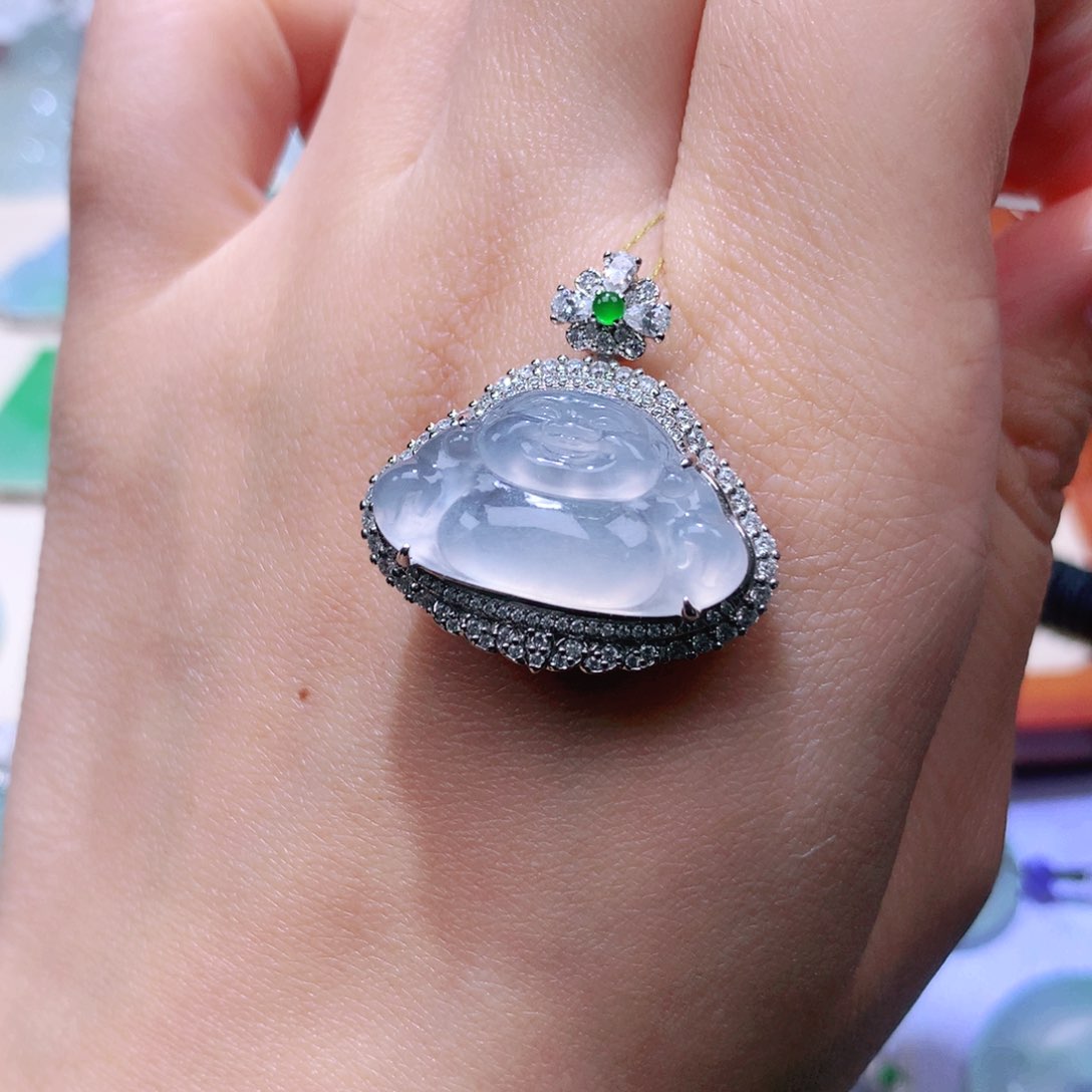 颈饰18K金镶嵌翡翠佛公