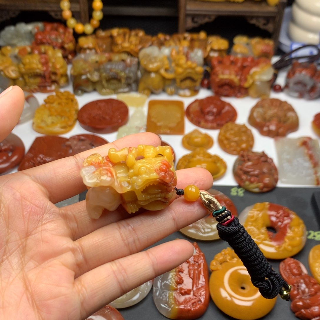 石英质玉（黄龙玉）挂件未镶嵌