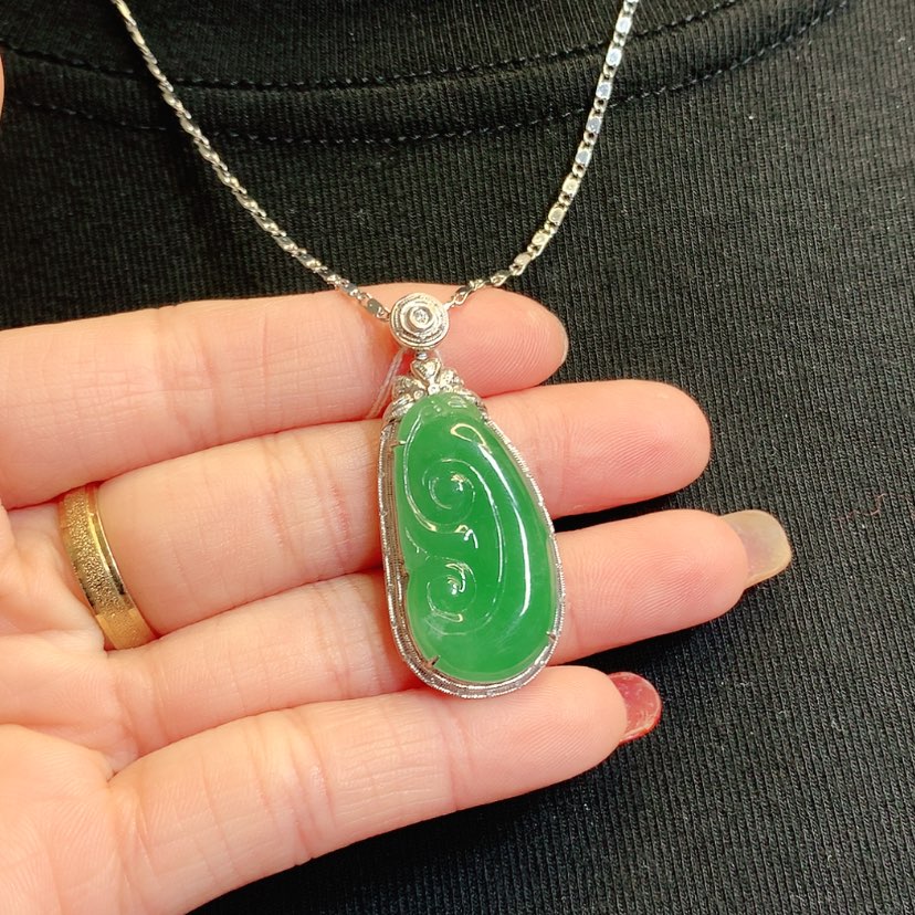 【闪购商品】翡翠吊坠(赠链)18K金镶嵌