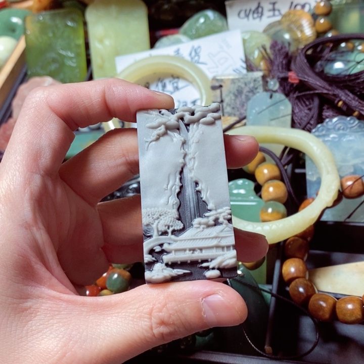 蛇纹石玉颈饰未镶嵌