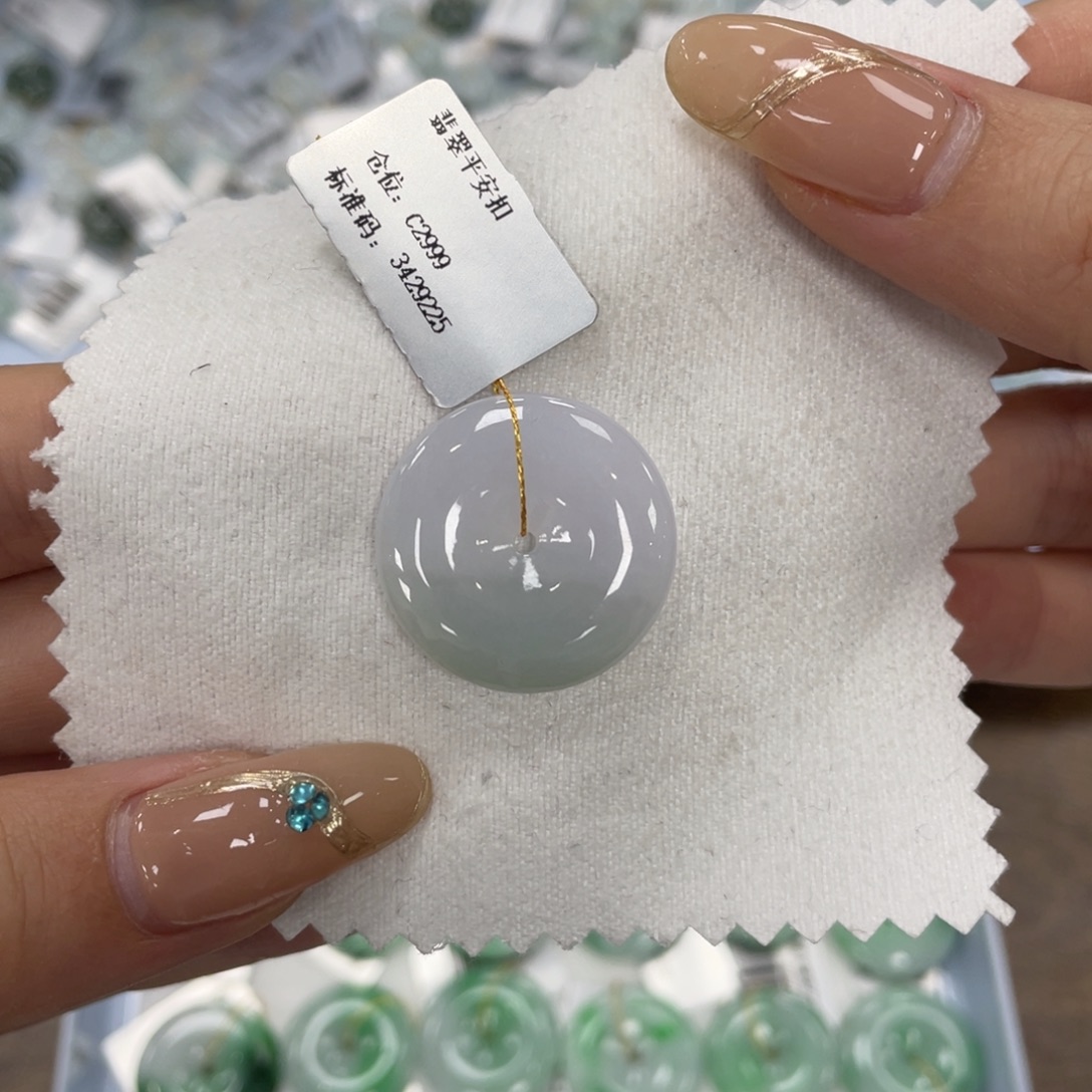 翡翠未镶嵌颈饰平安扣