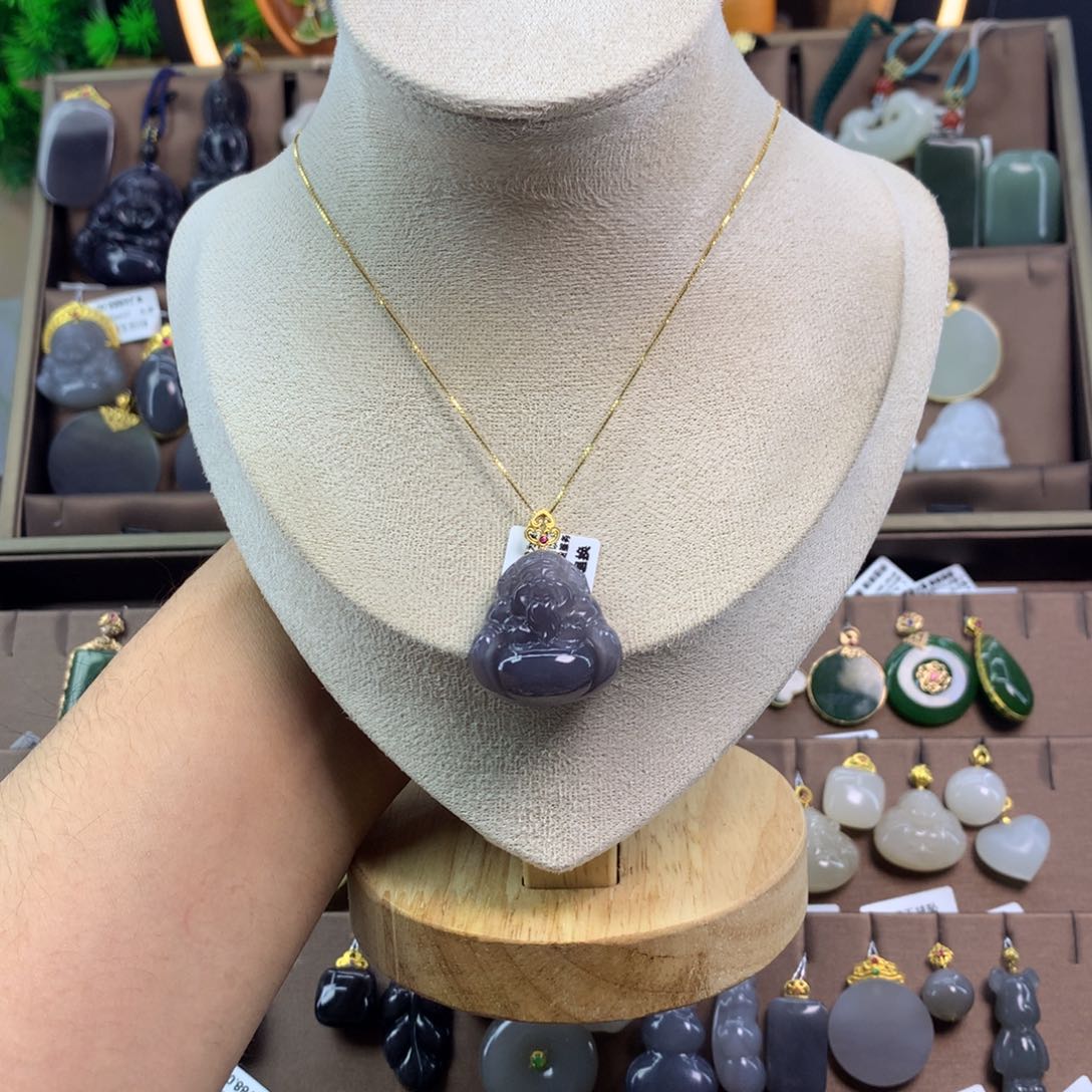 和田玉吊坠18K金镶嵌