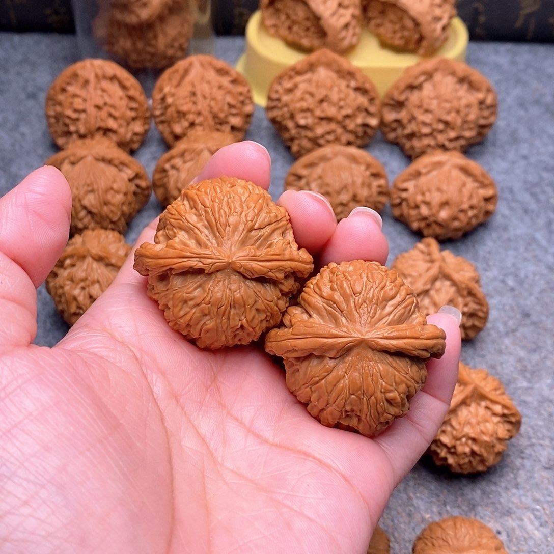 文玩核桃把件K****3精品闷白42全品