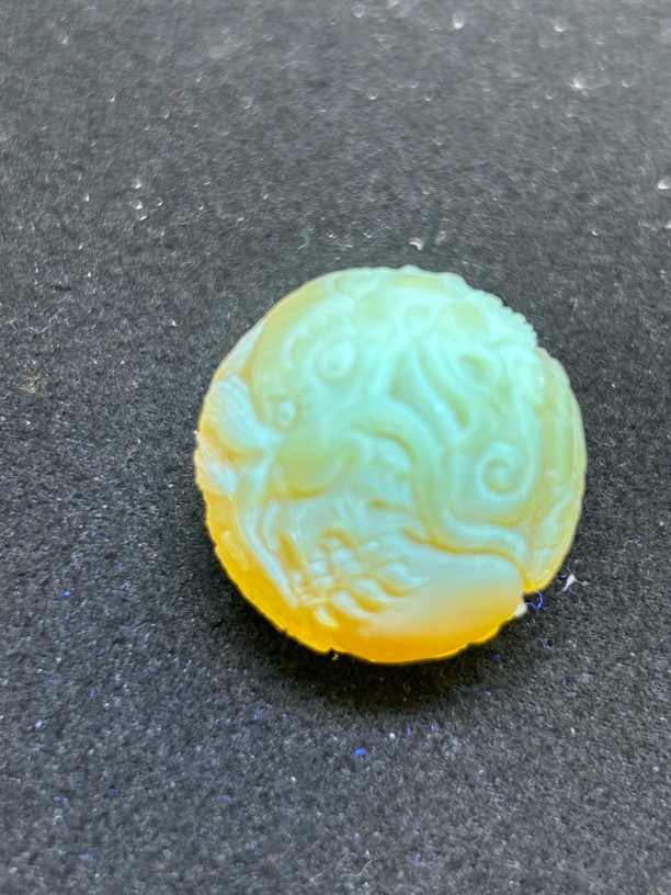 琥珀蜜蜡雕刻件龙珠22加6.4克