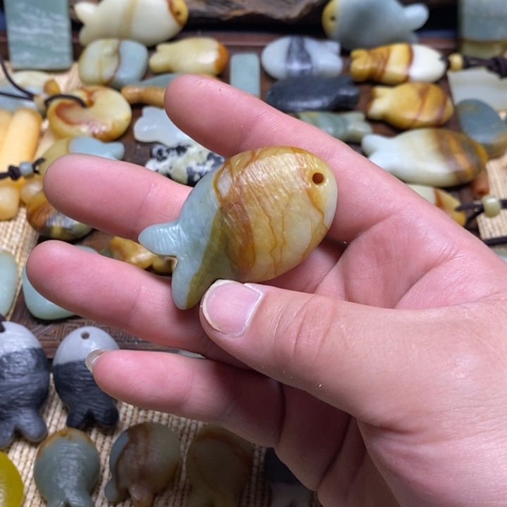 葫***娃蛇纹石玉未镶嵌颈饰