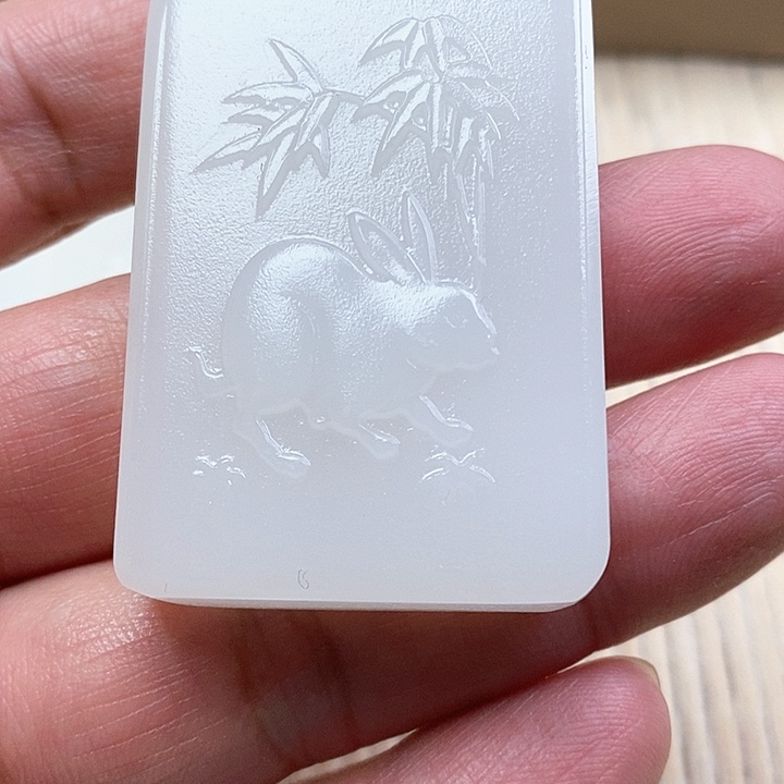 和田玉（糖玉）颈饰未镶嵌兔子