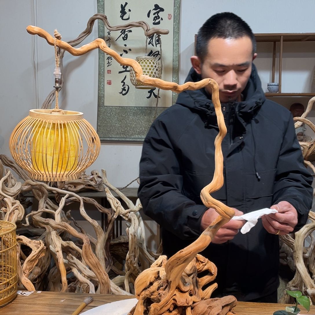 柏木杜鹃花盛开着自己