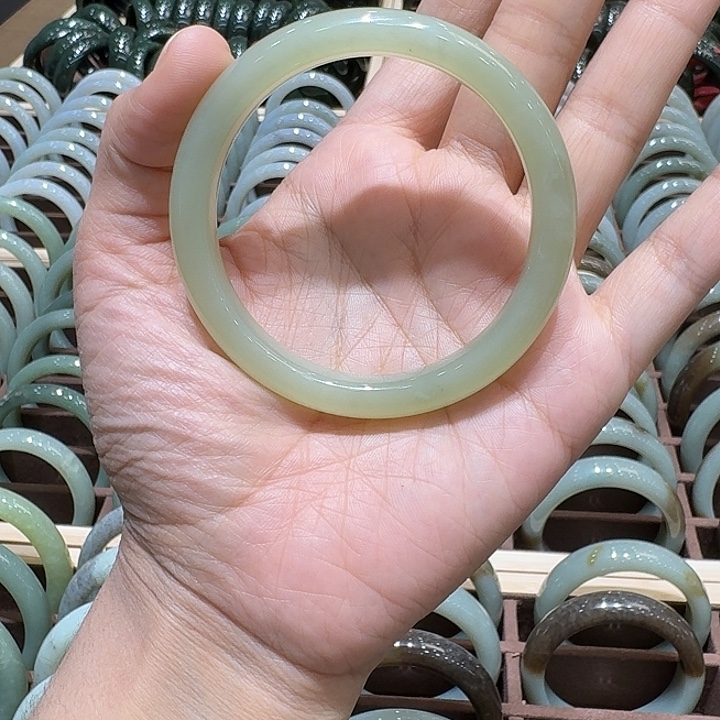 橙***满和田玉（糖玉）未镶嵌手镯