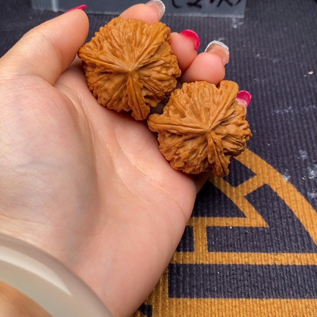 b***y文玩核桃吊坠白狮子