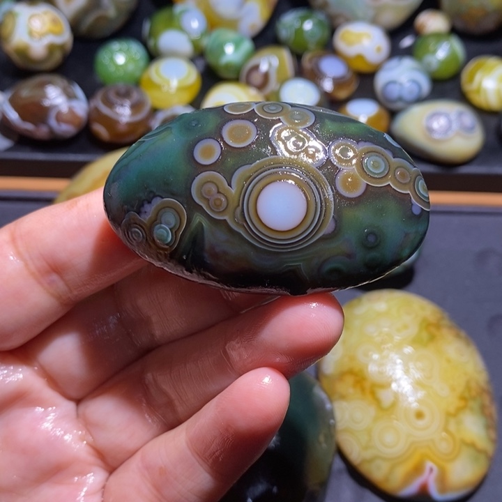 未镶嵌玛瑙/玉髓珠宝半成品狗***彪