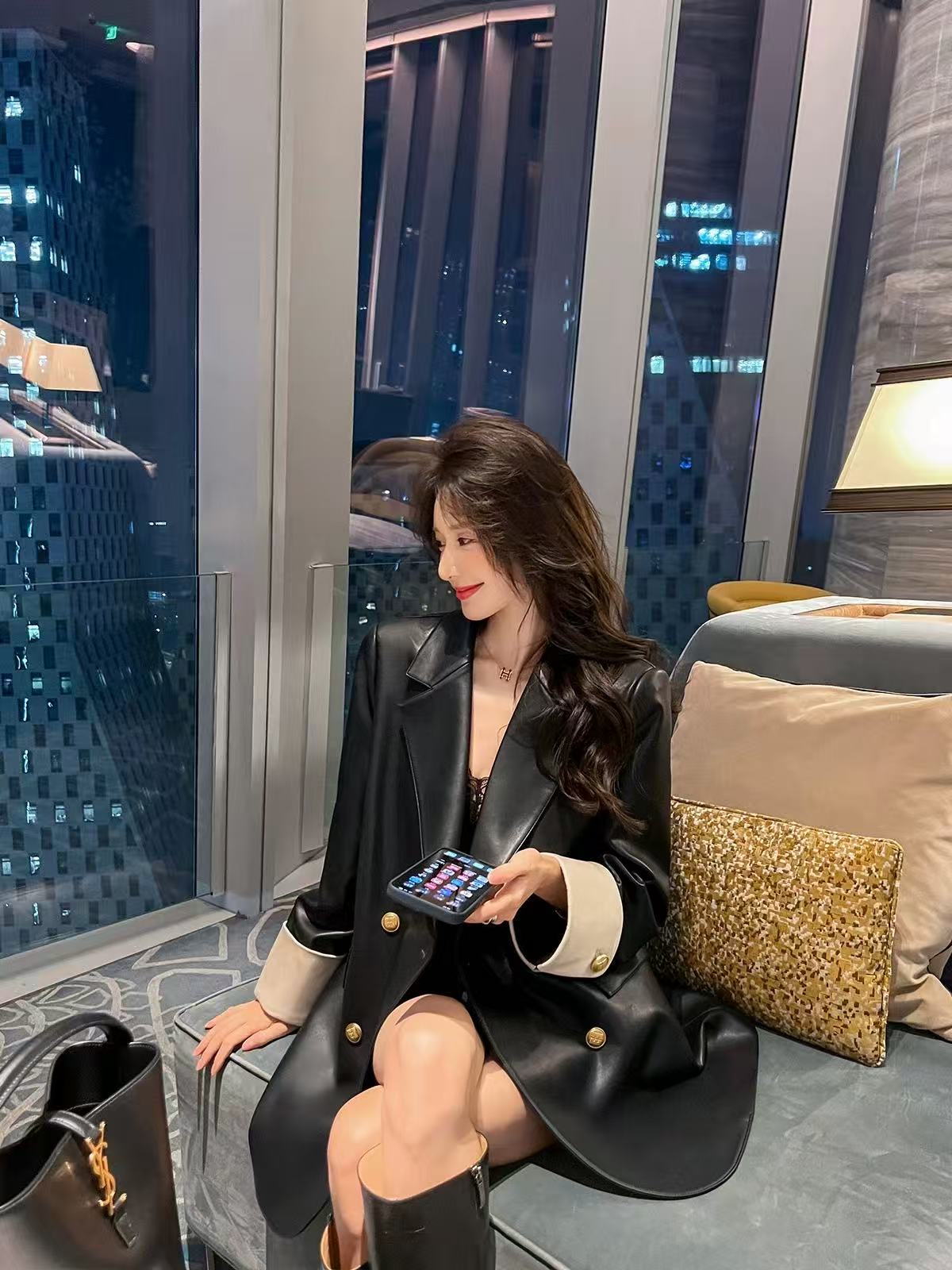 高级感黑色pu皮衣外套女2025春秋韩版宽松休闲设计感拼色西装