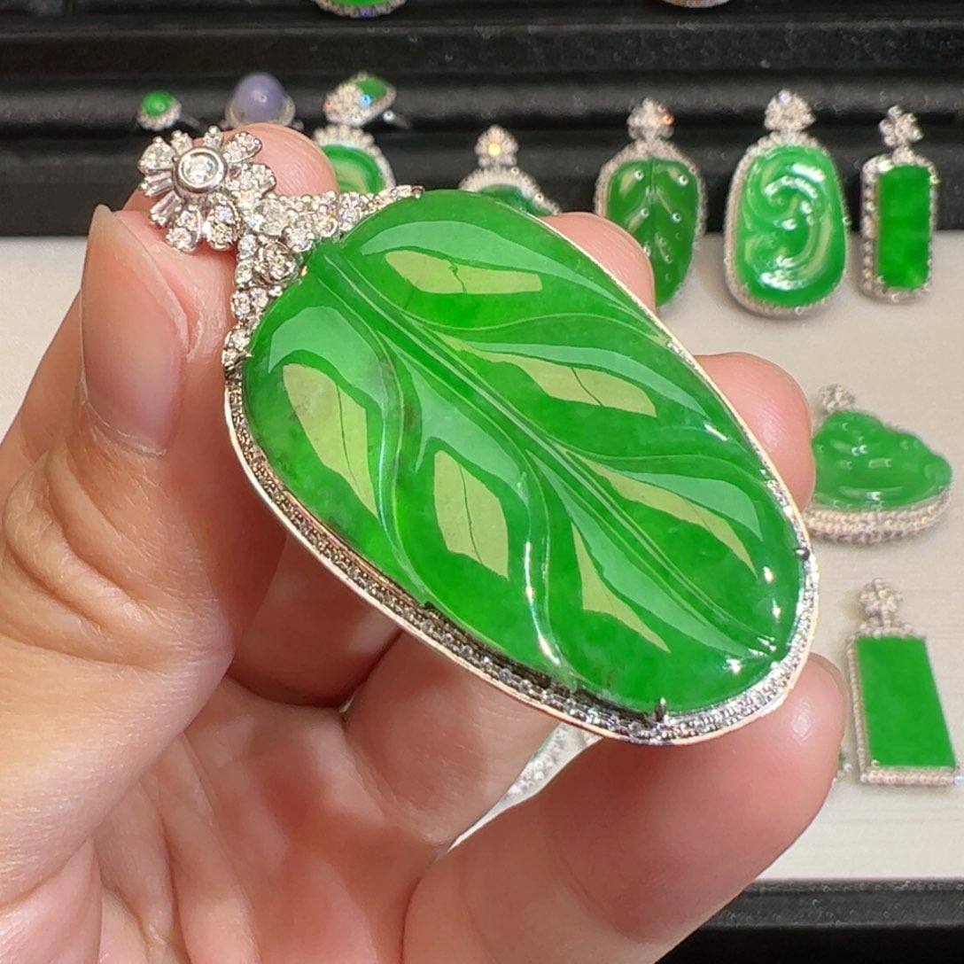 翡翠吊坠(不含链)18K金镶嵌