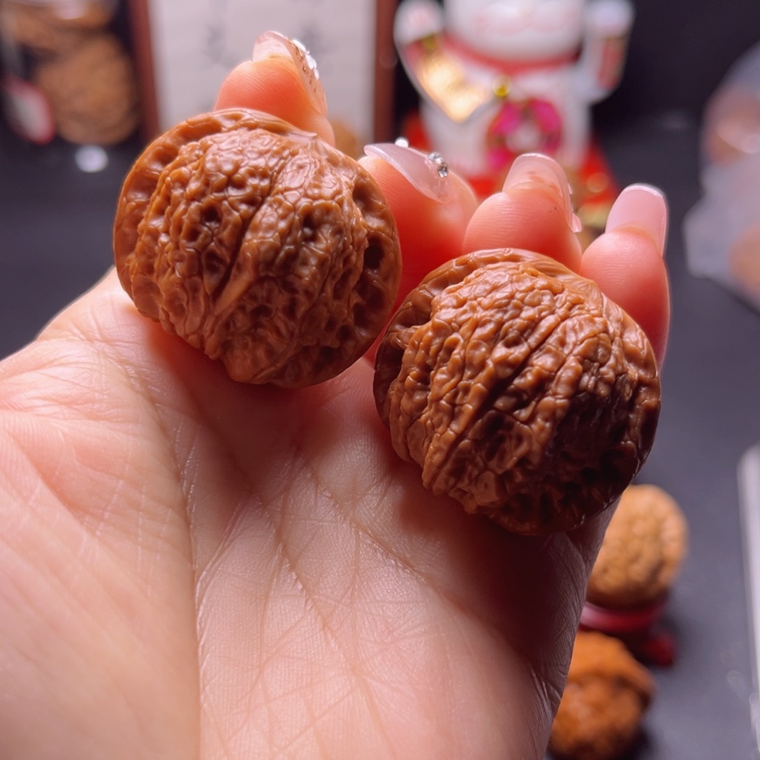 文玩核桃吊坠35.5尺血麒麟