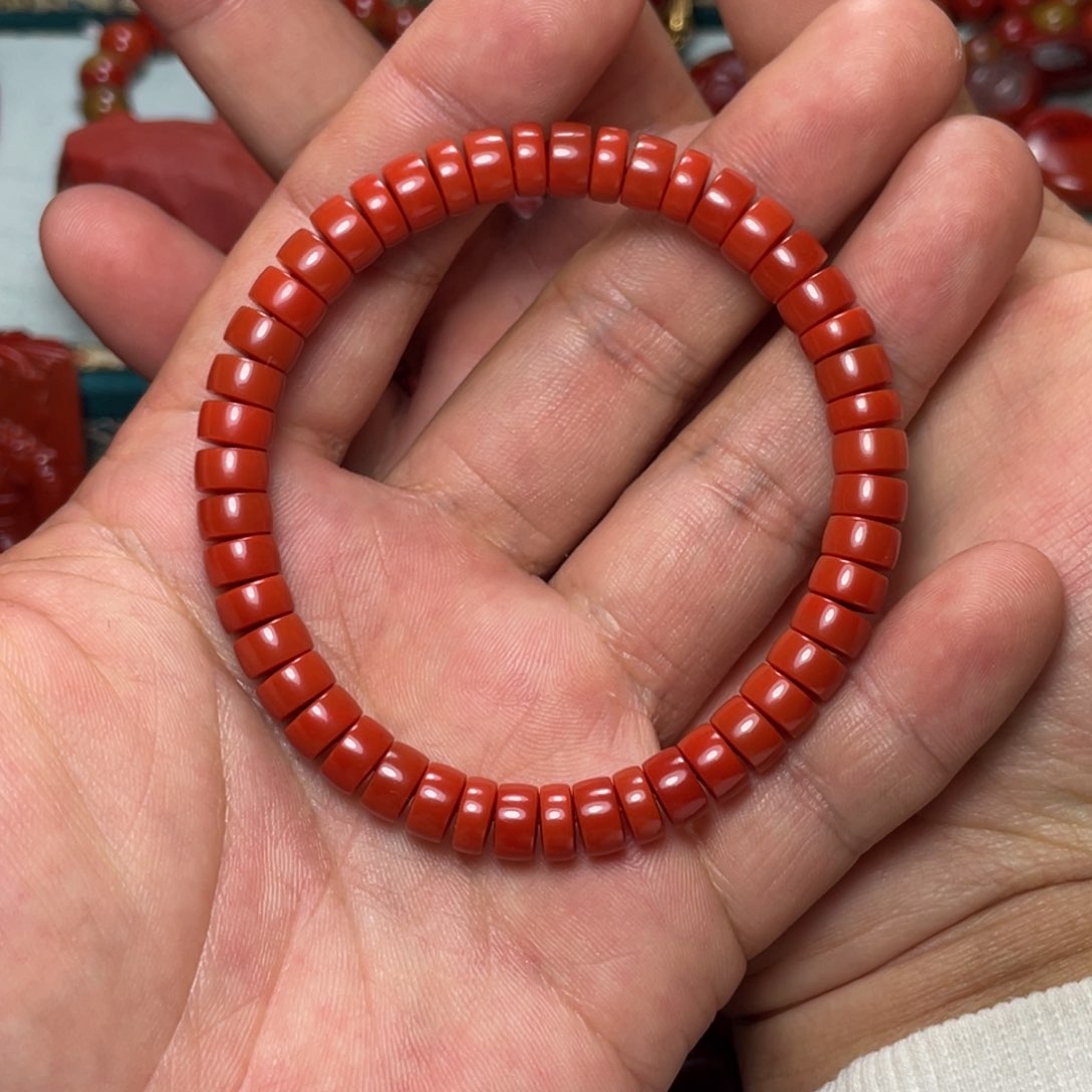 南红玛瑙手串未镶嵌金**月