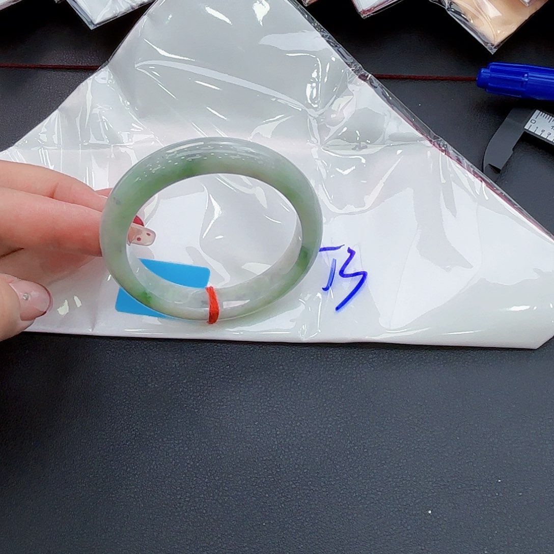 翡翠手镯未镶嵌天然缅甸a货翡翠 