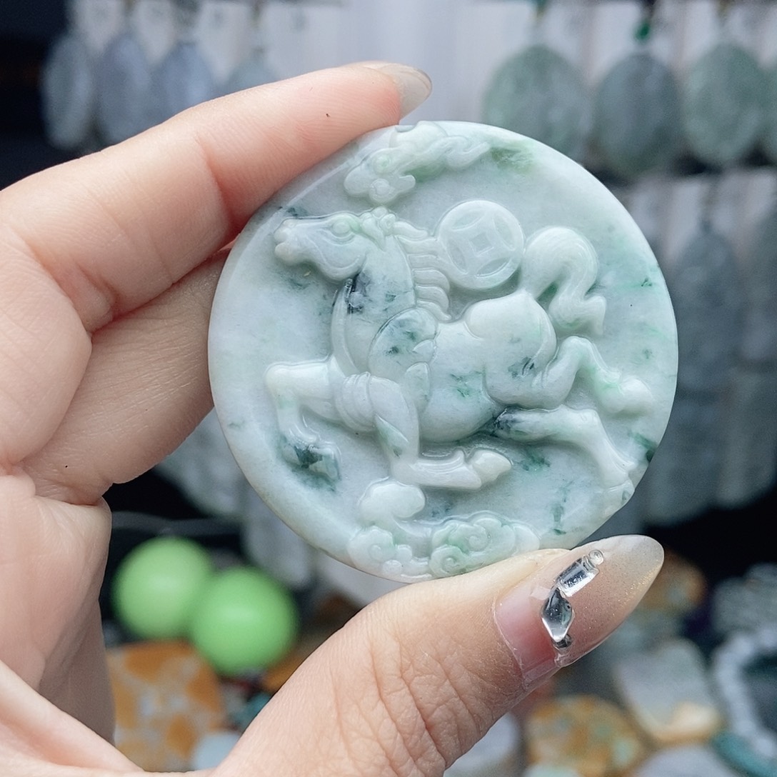 翡翠颈饰未镶嵌翡翠