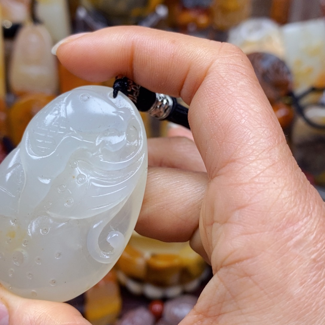 石英质玉（黄龙玉）颈饰未镶嵌