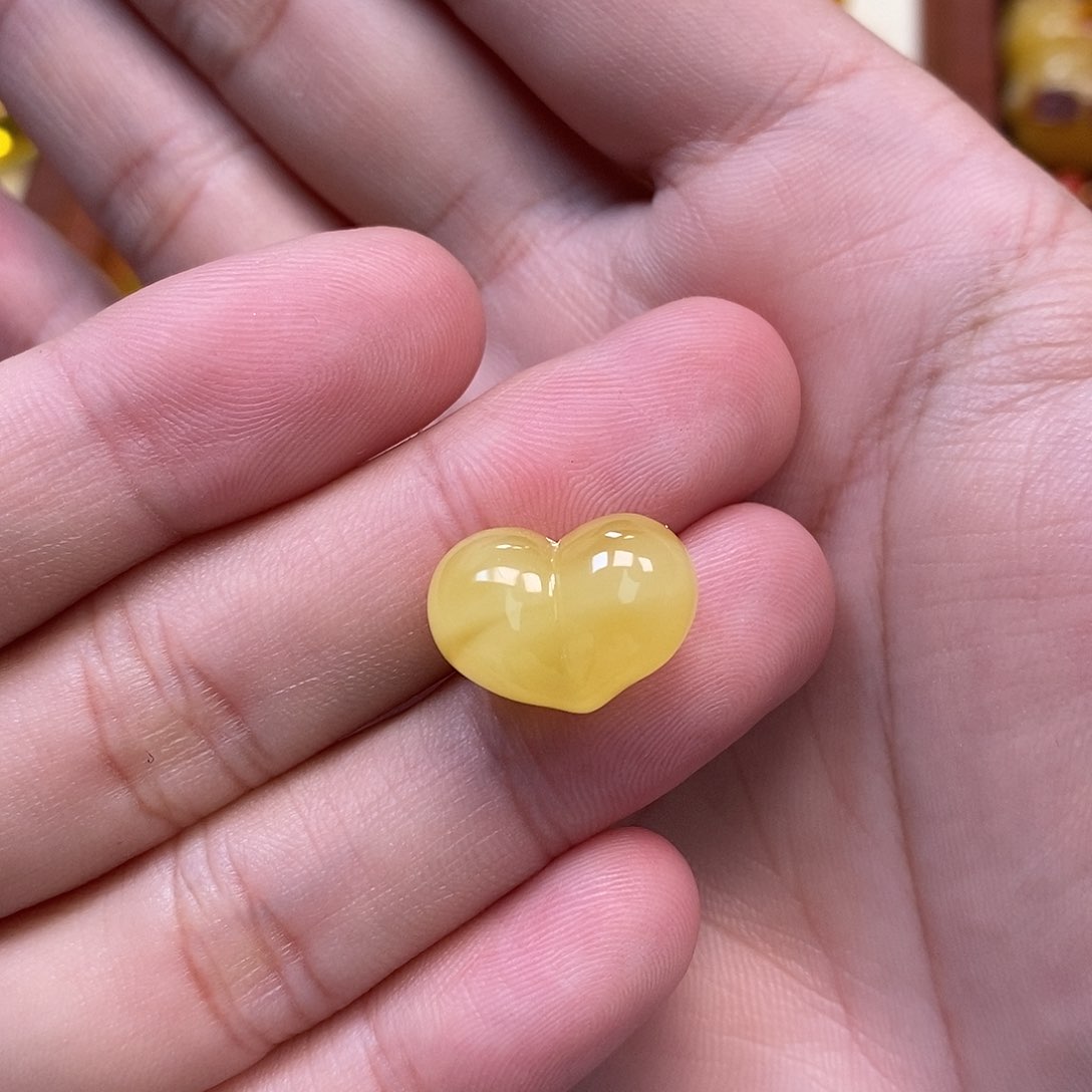 未镶嵌琥珀珠宝奇石