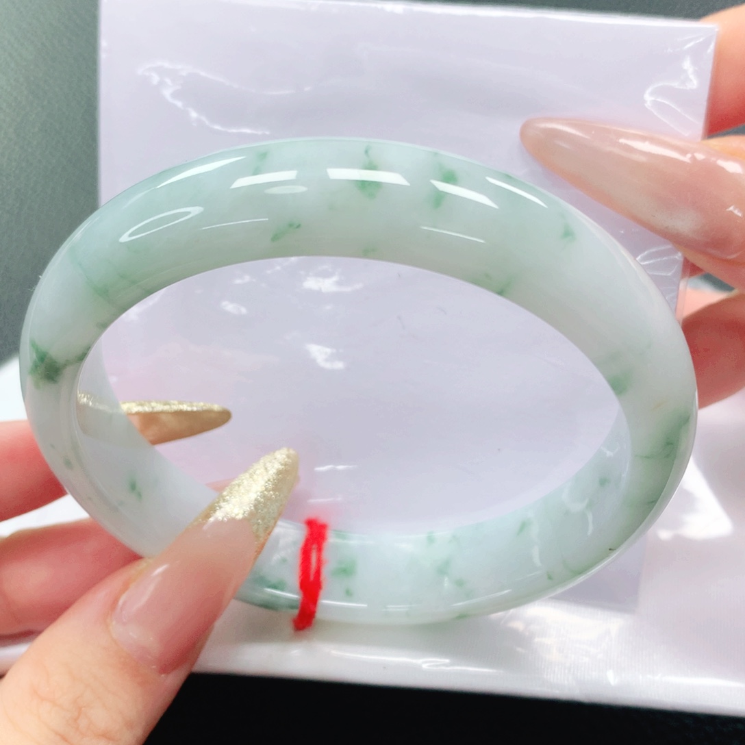 翡翠手镯未镶嵌63圈