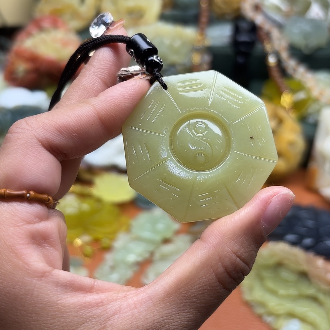 蛇纹石玉未镶嵌吊坠