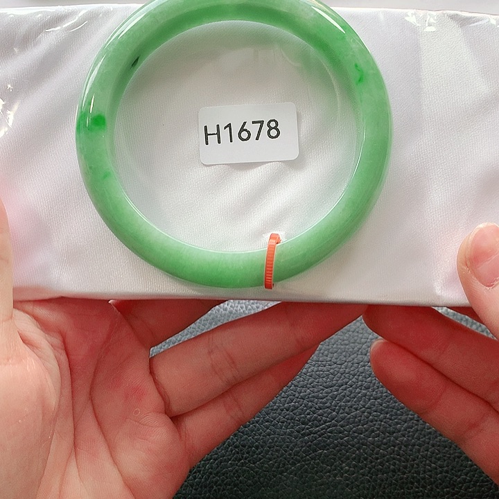 翡翠手镯未镶嵌天然翡翠手镯