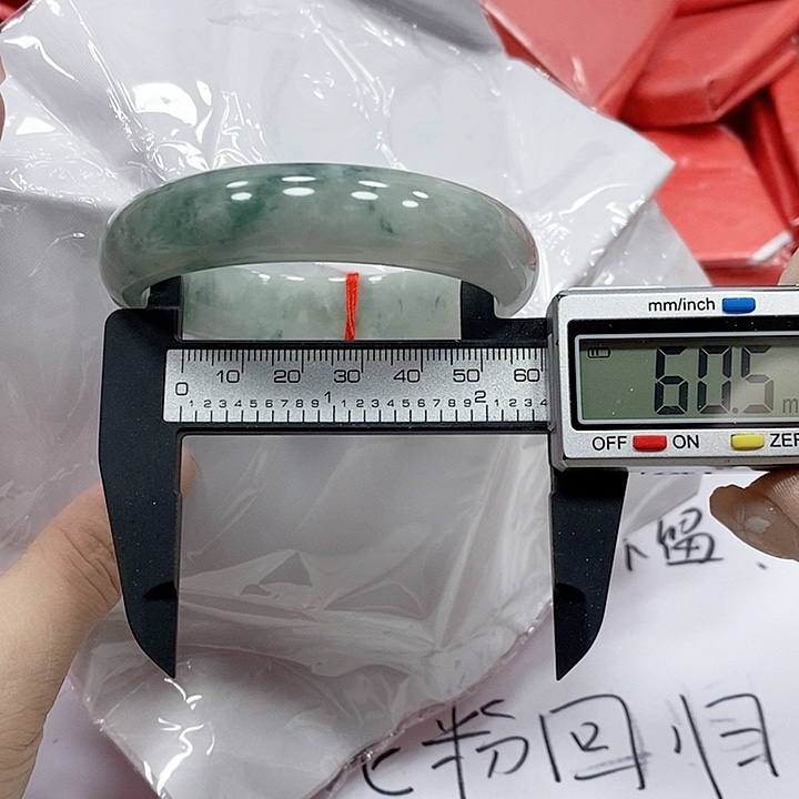 翡翠手镯未镶嵌37