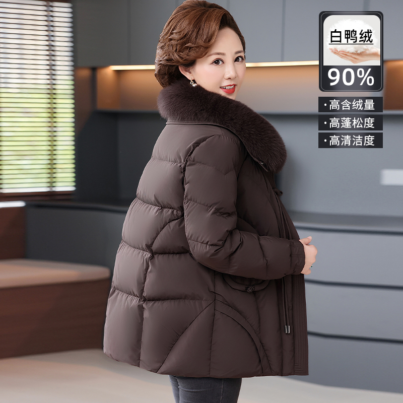 中老年妈妈冬季气质保暖羽绒服新款中年时尚百搭90白鸭绒外套女