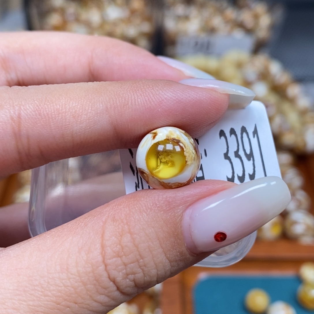 蜜蜡未镶嵌珠宝奇石3391