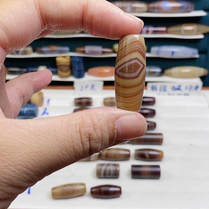 克***蓝玛瑙/玉髓未镶嵌颈饰